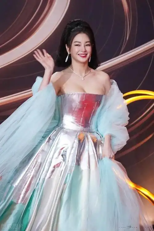 路透镜头下的张雨绮,我明白了老百姓和明星的差距有多大!