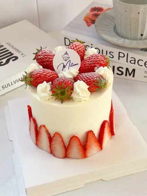 草莓季の小尾巴草莓蛋糕小清新蛋糕