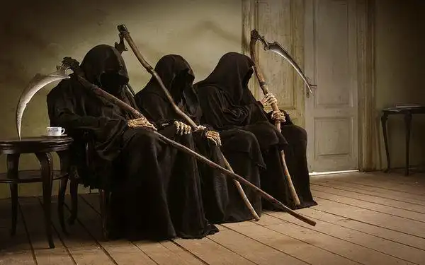 求一张死神图片 是三四个死神在一间屋子里面坐着,每个人都是手拿镰刀