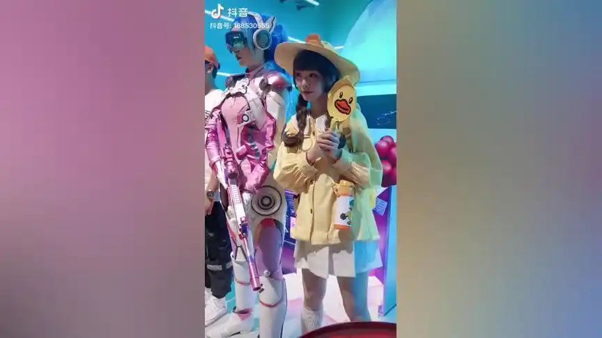 和平精英真人版火箭少女!