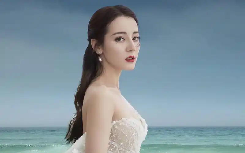 迪丽热巴鱼尾长裙高清桌面壁纸