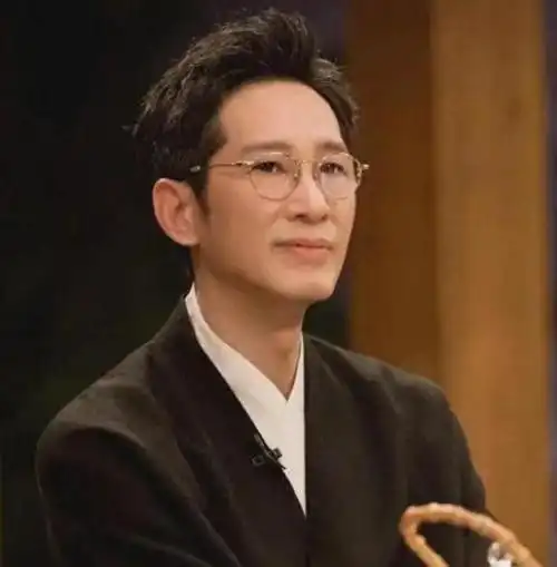 想不到9月还没结束,国家一级演员王劲松,就给影视圈演员敲警钟