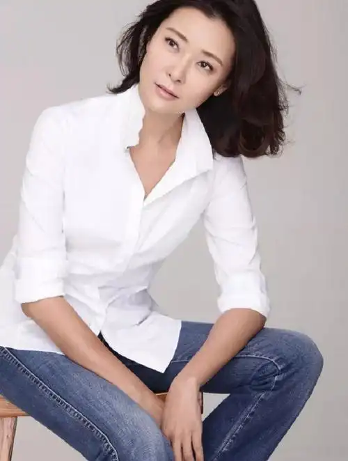 柯蓝:爷爷是开国上将,家世不输韩雪,情史不断却是不婚主义者1-度小视