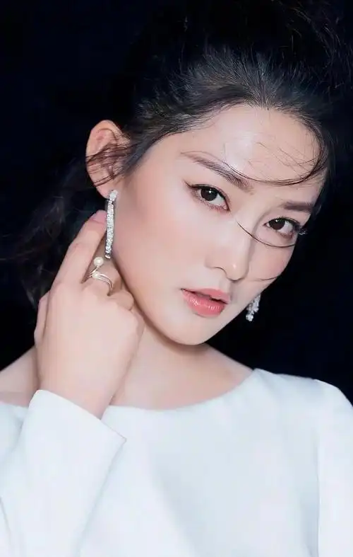 李沁甜美可爱,娇俏可人,楚楚动人的写真照!__财经头条