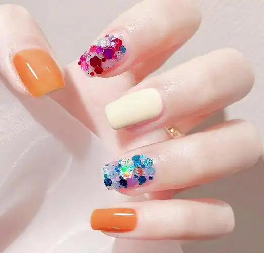 2021夏季最新款的撞色亮片美甲,亮片美甲,亮片款式,亮片美甲-lomo美甲