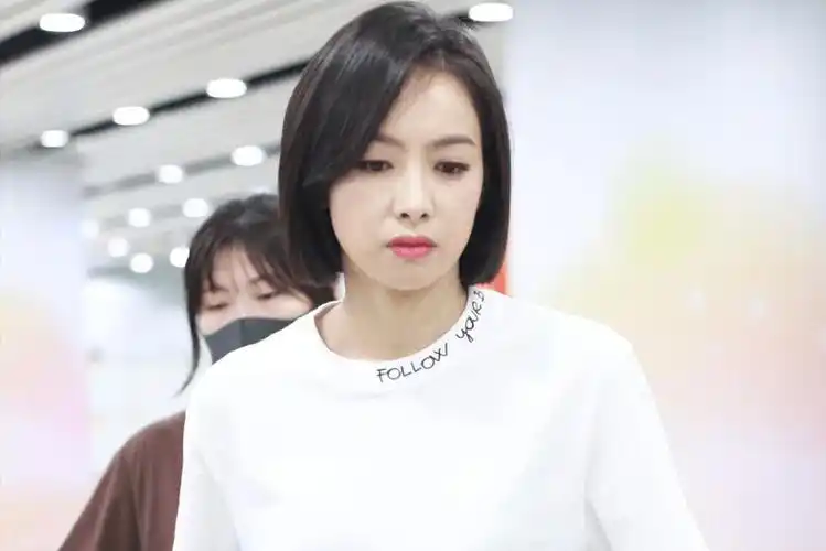 从宋茜的新发型可以看出短发真的太挑脸型了选对发型年轻十岁