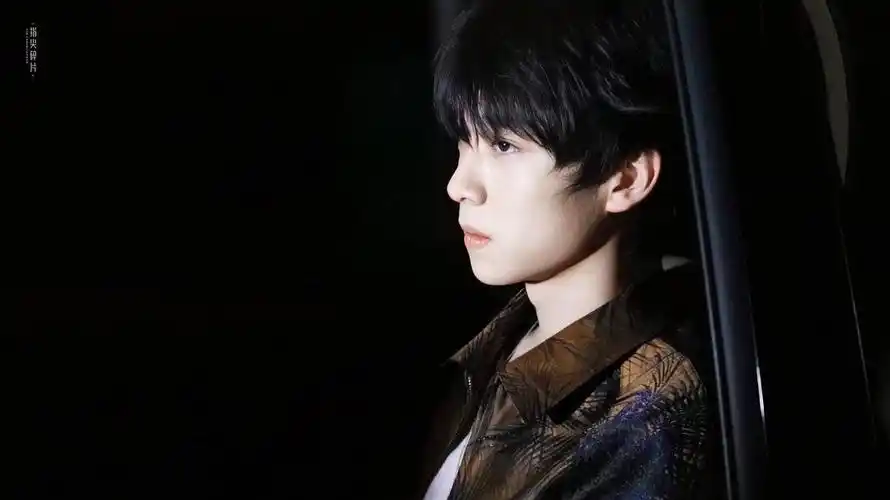 看见有姐妹问张嘉元jkb照片了 但是不能传播所以开一个张嘉元最近图楼