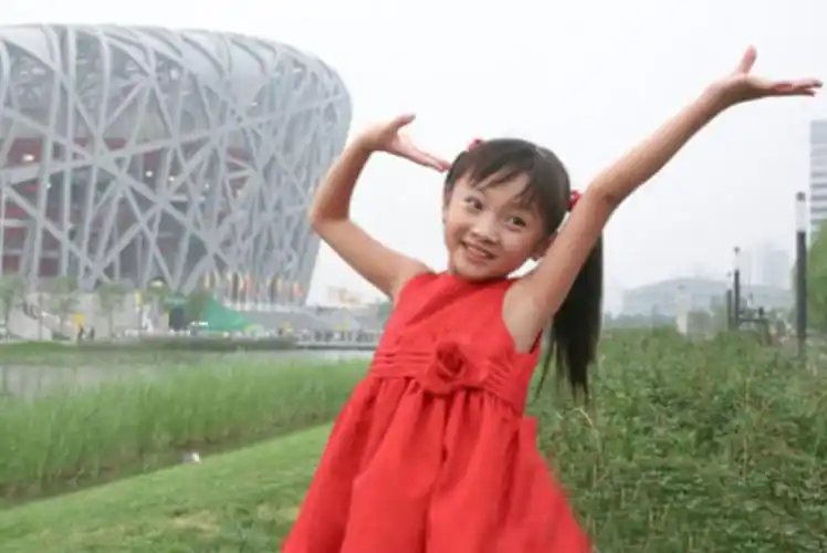 2008年在奥运会上假唱被母亲当成摇钱树的林妙可如今怎么样了