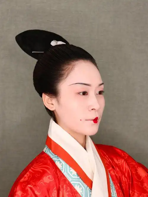 课堂教学作品秦汉高髻