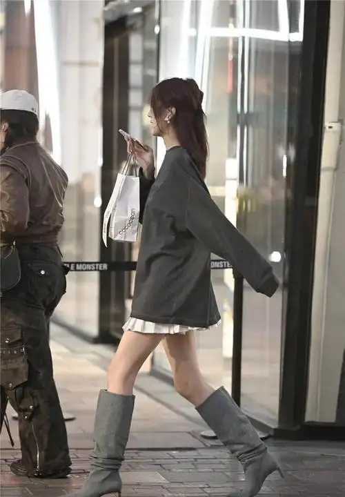 秋冬季节的长靴搭配,过膝的好看,还是不过膝更受欢迎呢?