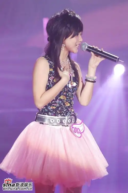 8月24日(星期四)20:00,2006快乐中国超级女声入围赛第一场播出,105号