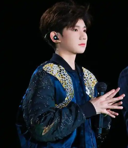 原创青春有你2选手撞脸王源看到正脸真以为是王源戴了假发