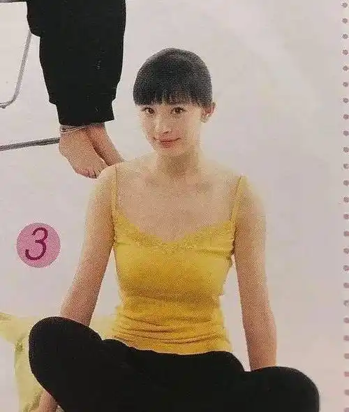 和张小斐,袁姗姗都是同班同学.