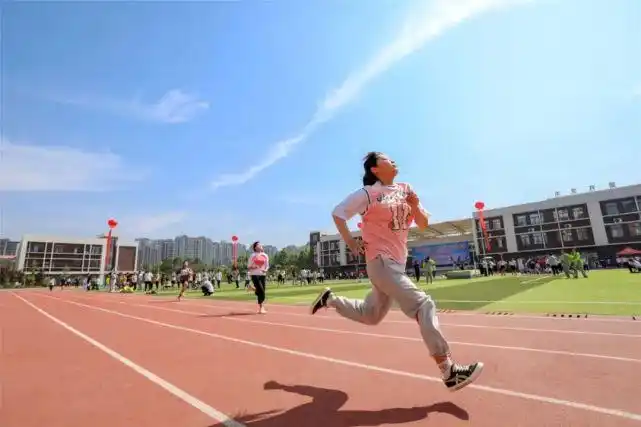 柘城县2021年"体彩杯"中学生春季田径运动会在新城实验学校举行|教体