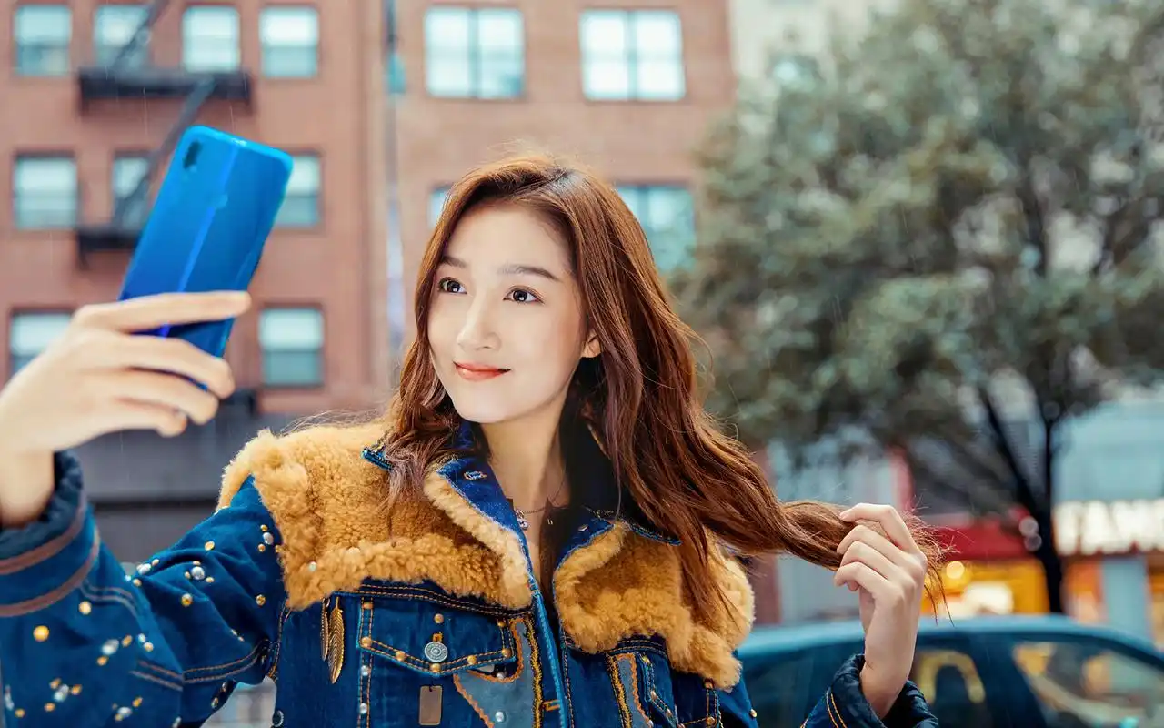 关晓彤青春少女风高清桌面壁纸