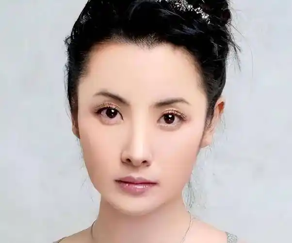 41岁结婚生子,44岁与田亮离婚后受尽污蔑,她如今的生活怎么_杨明娜