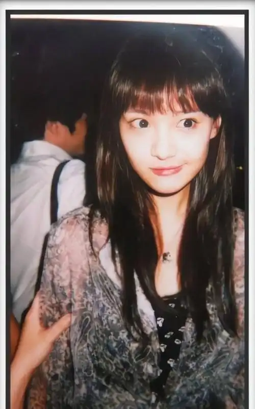 郑爽九年前旧照曝光,不是说有多漂亮,可看着就是很顺眼