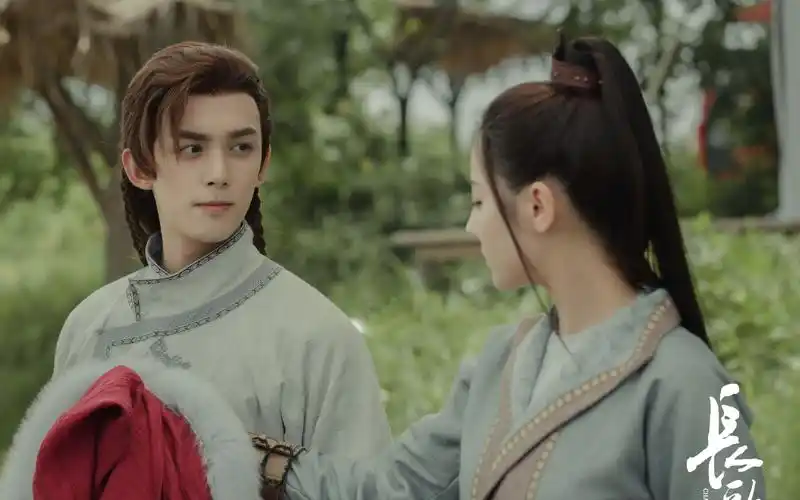 【歌隼】迪丽热巴吴磊屋顶抱花絮,没想到有一天一个22岁的男生接住我