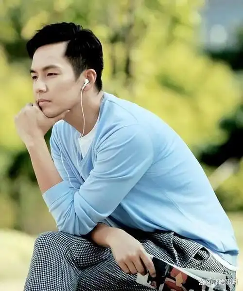 回顾:这些明星居然是同龄人,相貌差别很大,林志颖郭德纲不算啥