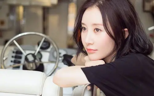 美女舒畅小清新图片壁纸-美女壁纸-高清美女图片-娟娟壁纸