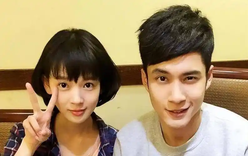 韩东君帮保洁阿姨收集纸壳放门口阿姨无奈道你还是丢在楼道吧