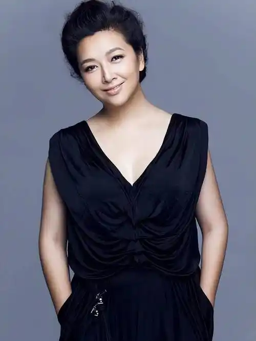 江珊的美,从年轻时的美丽到如今的优雅,真是稳重啊!_江山_下图_发型