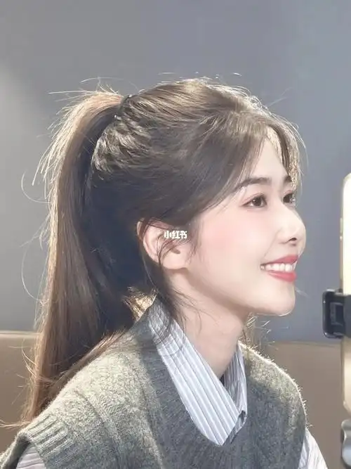 高马尾搭配发际线刘海真的很难不爱70