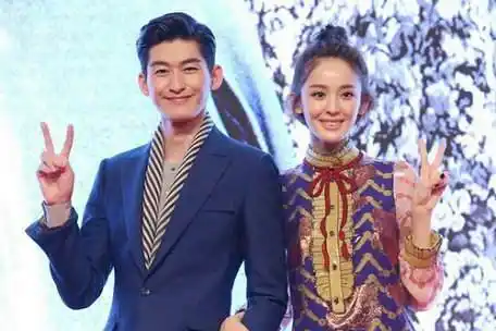 而分手后,张翰就跟古力娜扎好上.大家都觉得娜扎是小三.