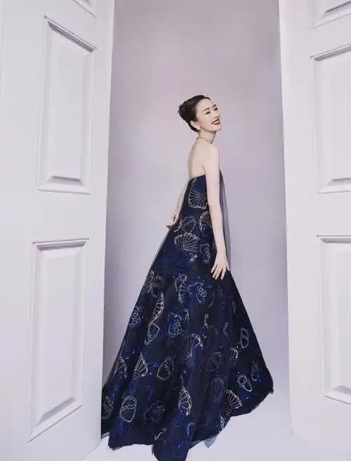 白玉兰女明星在线营业,关晓彤终于不再踩雷,红裙潋滟好迷人|红毯|倪妮