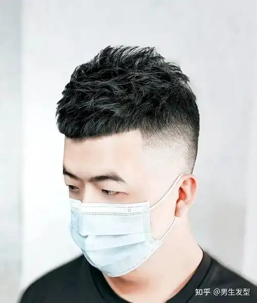 男生除了剪寸头发型还可以留这3款短发很干净帅气