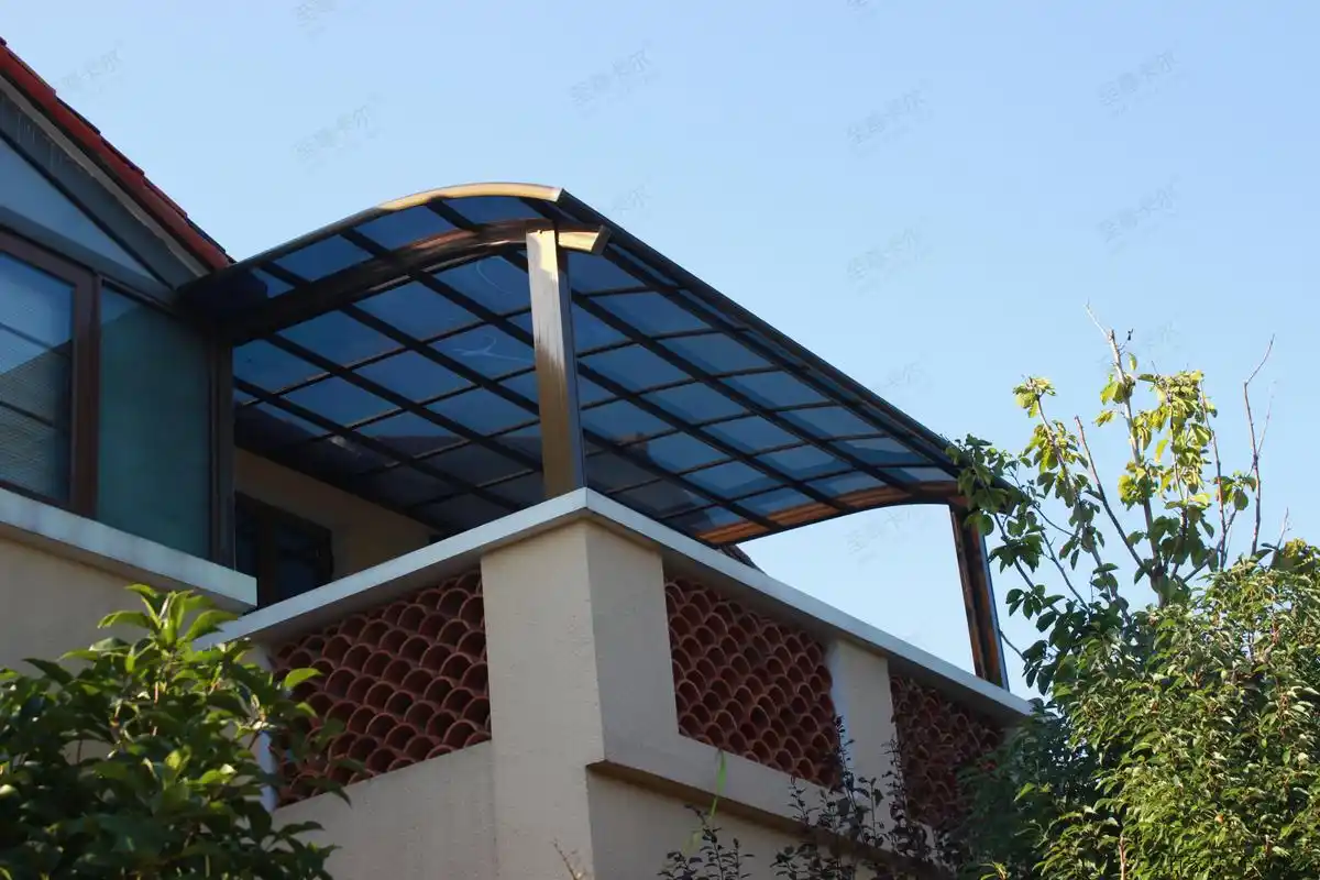 选对雨棚材质,让你家露台"变废为宝"