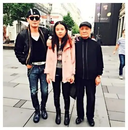 李咏去世3年,七旬父母至今都没给他扫墓,背后原因很现实