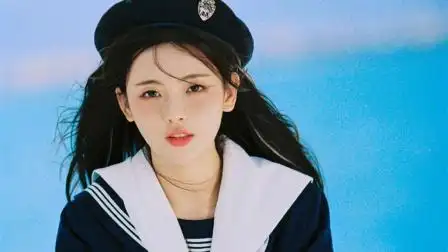 杨超越分享九宫格水手服造型,超越妹妹太可了吧