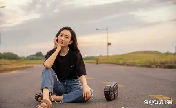 有一些网友甚至直接拆穿了真相,表示王鸥实际上结过婚,甚至还晒出了她