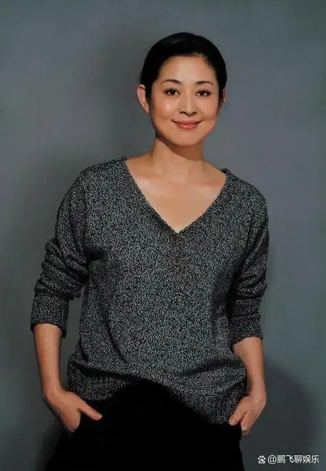 近日,一组倪萍的近照在网络上引发了热议.