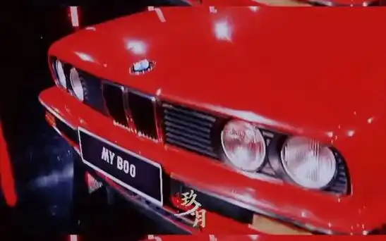 易烊千玺 #myboo 豪车配帅哥,我没的很彻底!