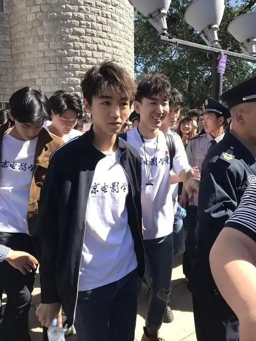 王俊凯妈妈龚声宏为培养儿子放弃事业如今儿子成她的骄傲