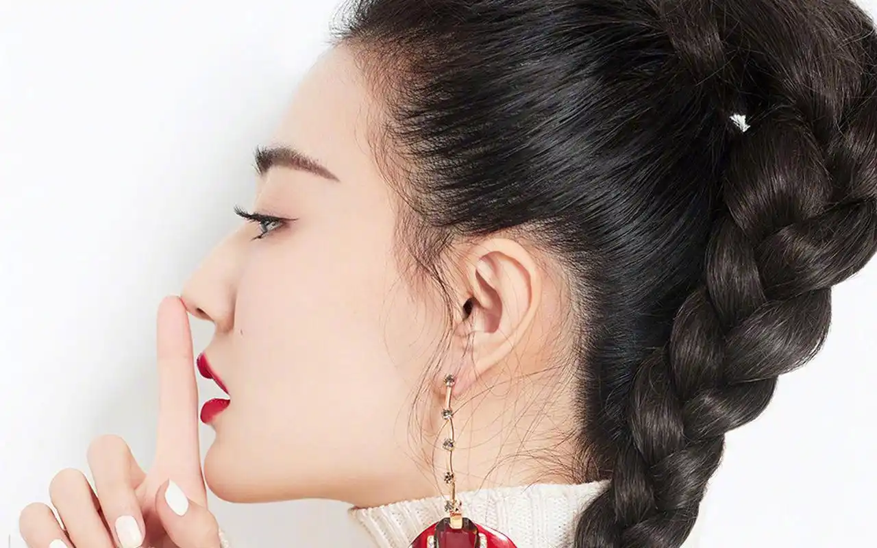 徐璐烈焰红唇时尚写真图片桌面壁纸