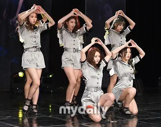 组图:女团dreamcatcher新专辑发售会 造型破格吸睛_高清图集_新浪网