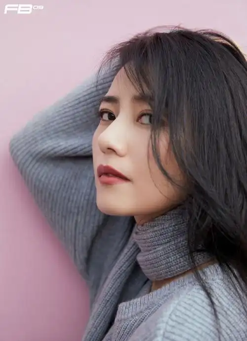 高圆圆灰色毛衣时尚写真图片34