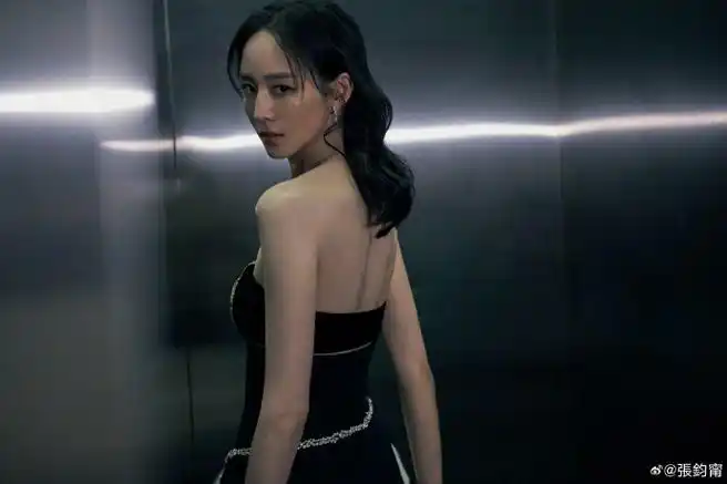 张钧甯吊带蝴蝶裙##张钧甯吊带黑裙