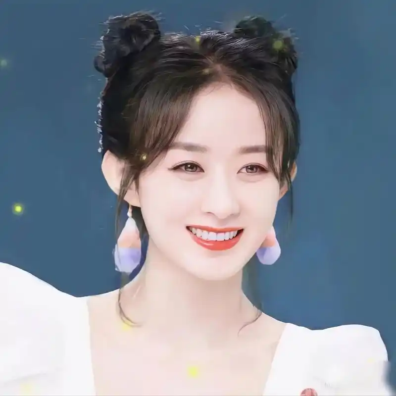 赵丽颖可爱双丸子头造型#娱乐大赏# #明星的那些神图# #一眼沦陷