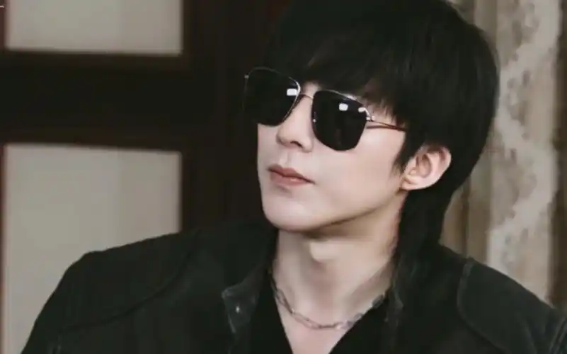 刘宇宁黑瞎子终极笔记黑黑瞎大长腿欣赏