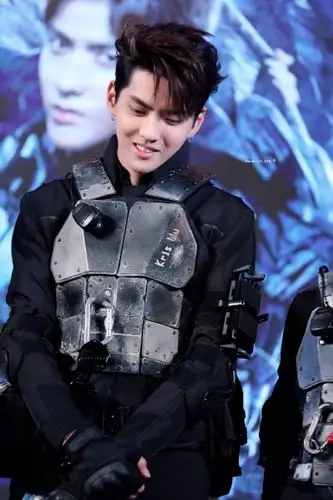 吴亦凡 kris 天神 帝宝 盛世美颜 行走的画报 撕漫男 170504 七十二层