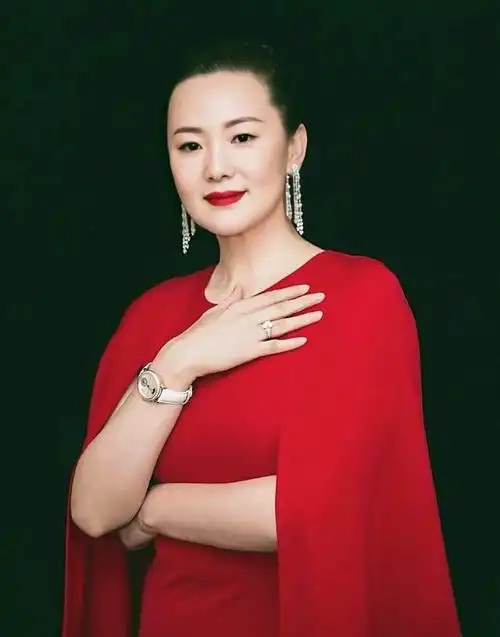 这4位"大脸盘"中年女星告诉我们:气质与年龄,脸蛋大小无关