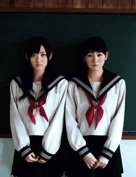 "中国校服排行榜"出炉,这种校服成第一,王源蔡徐坤也穿过_家长_款式