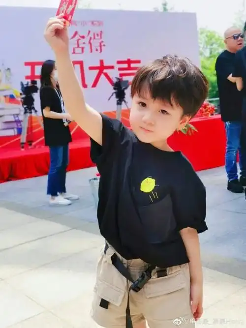 还记得陈学冬的儿子豪豪吗他是小舍得里的他