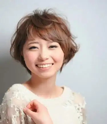 塌鼻子女生适合的刘海短发,短发图片,发型图片