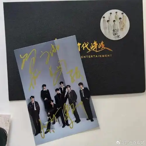 2个好友,评论并转赞本条博文,就有机会获得明星亲笔签名照一张,可以在