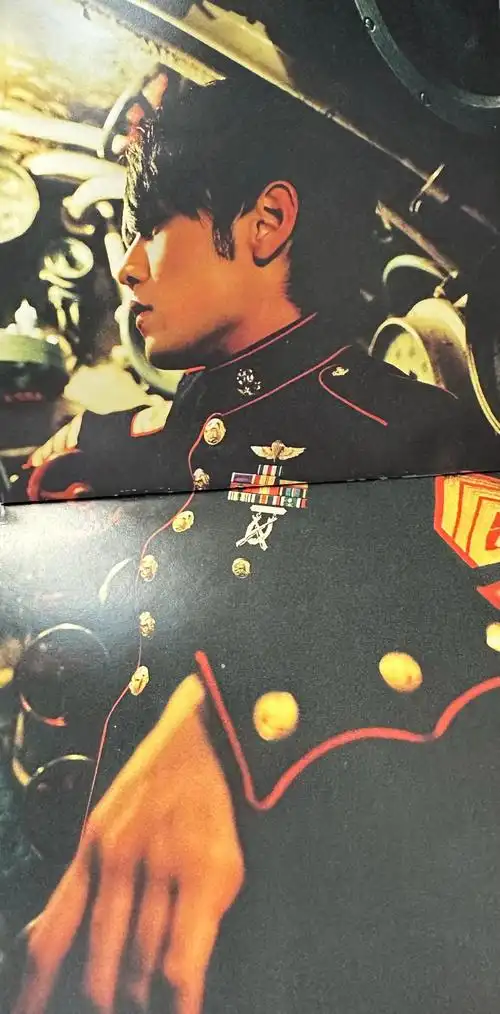 [新闻]240804 周杰伦《七里香》专辑内页写真发布20周年,重温经典时代